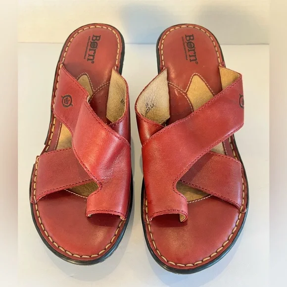 Born Red Leather Cushioned Wedge with Toe Strap Sandals Size 8 - Picture 2 of 15